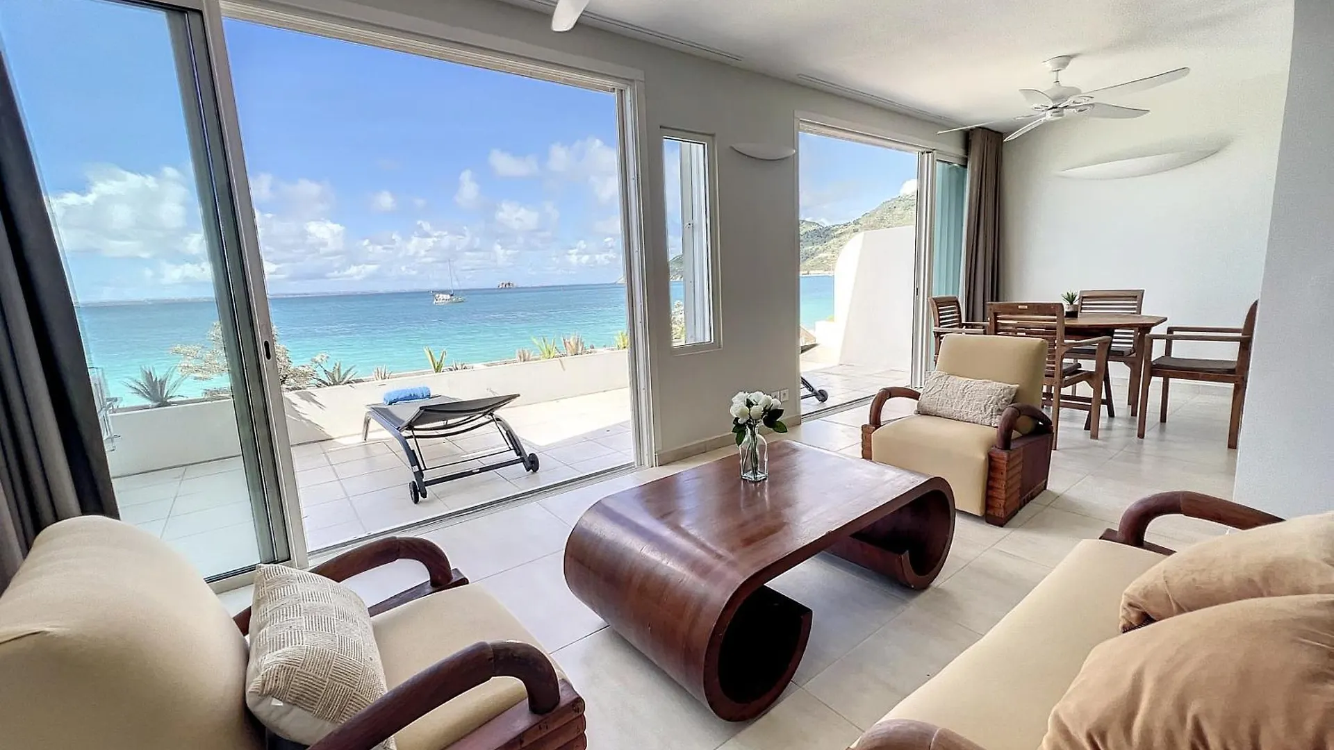 Paradis Caraibes 1, Feet In The Water In Grand Case Holiday home