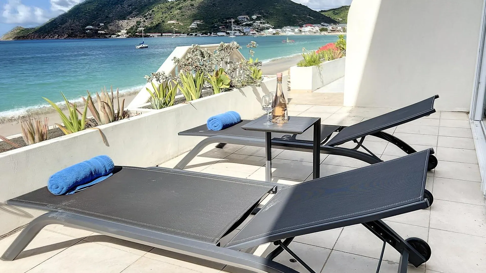 Paradis Caraibes 1, Feet In The Water In Grand Case Sint Maarten/Saint Martin